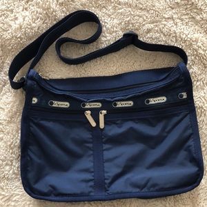 LeSportsac deluxe everyday bag